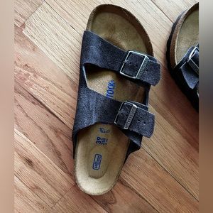 Birkenstock Arizona soft footbed velvet grey sandals.